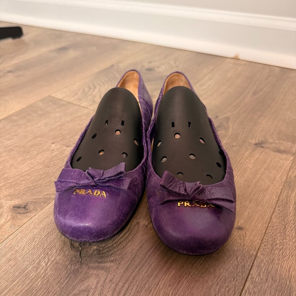 Prada Purple Leather Bow Ballet Flats Gold Logo Elastic Scrunch Toe Designer